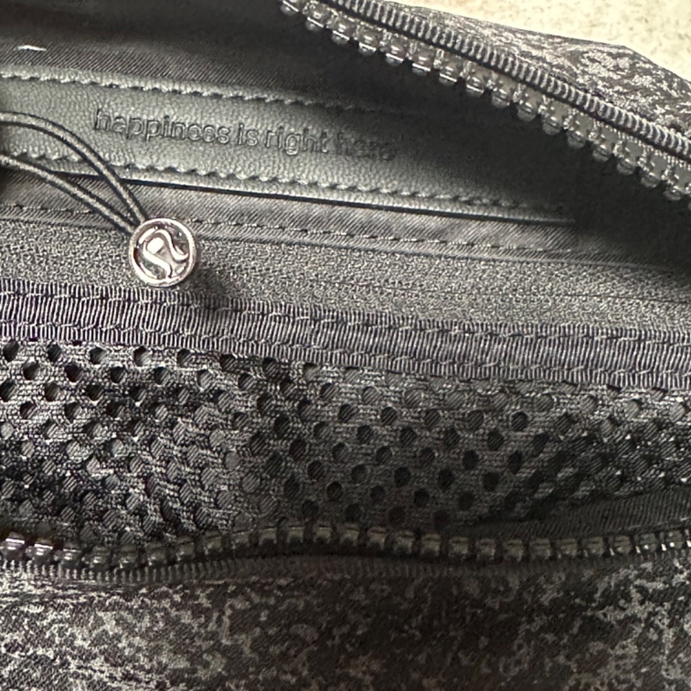New Lululemon bag - Picture 7 of 13